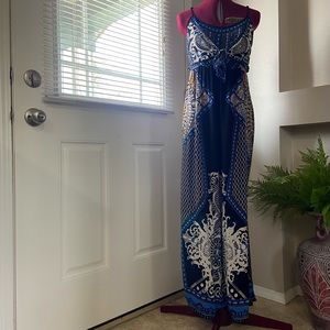 Flying Tomato women blue tribal print rayon sleeveless jumper. Size L. Used.